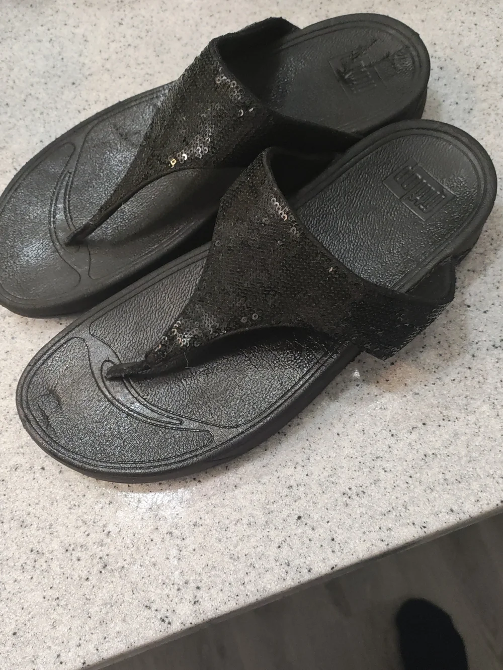 Fitflop ✨🎇Black Sequin Thong Sandals